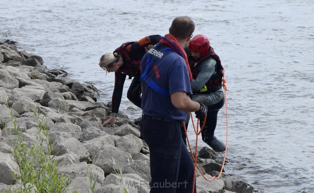 Uebung BF Taucher und Presse Koeln Zoobruecke Rhein P307.JPG - Miklos Laubert